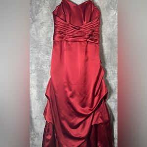 Elegant Red Satin Ruched Evening Dress